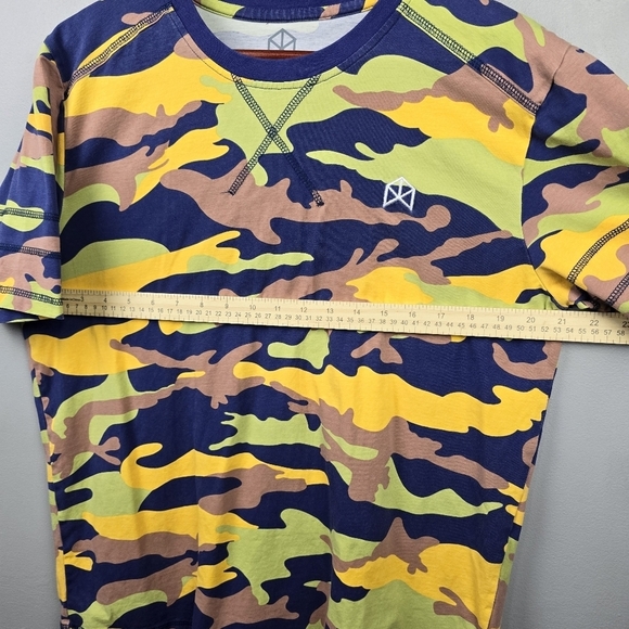 BMFIT Gear Colorful Camo All Over Print T Shirt Mens Size M Athletic Workout Top - Picture 10 of 15